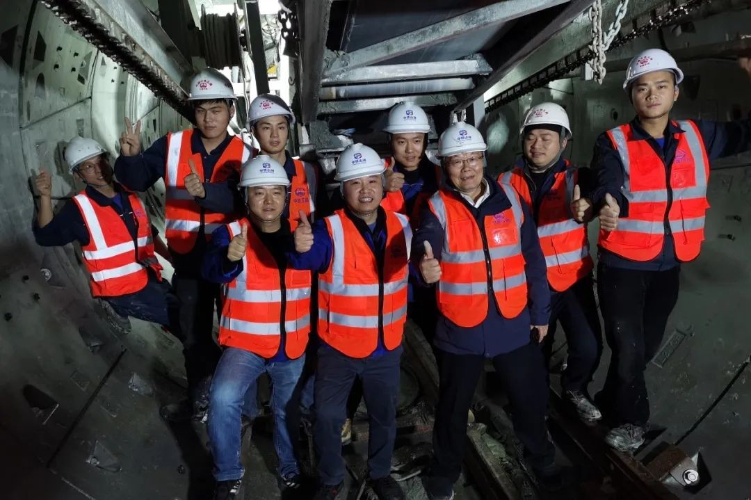 何清华亲临中铁江南游戏盾构施工项目指导工作