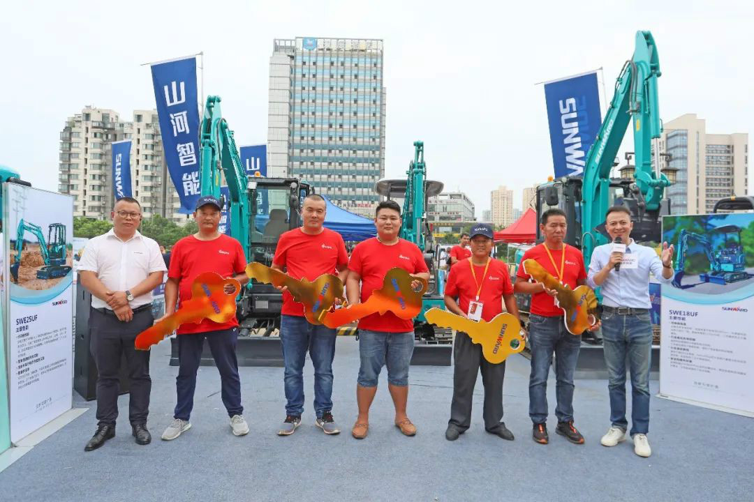 2020全球微挖大会 江南游戏智能精品微挖赢得满堂彩