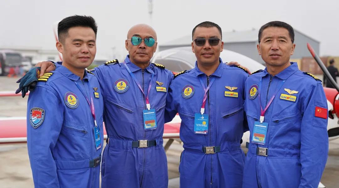 江南游戏四机飞行编队惊艳尧城（太原）国际通用航空飞行大会