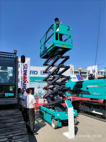 江南游戏智能高空作业设备“吸睛”雄安展