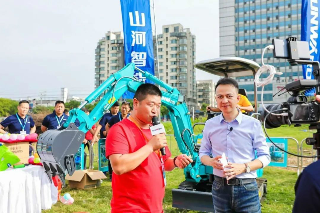 2020全球微挖大会 江南游戏智能精品微挖赢得满堂彩