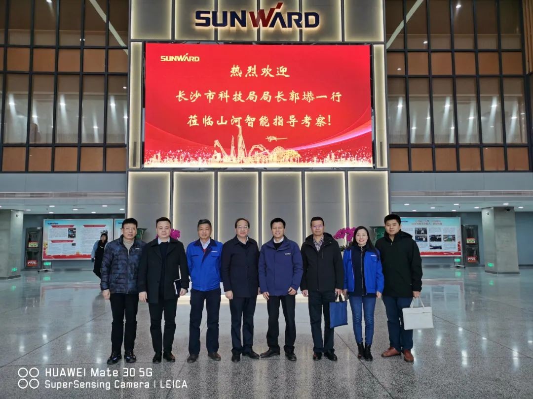 长沙市科技局局长郭塨调研江南游戏智能