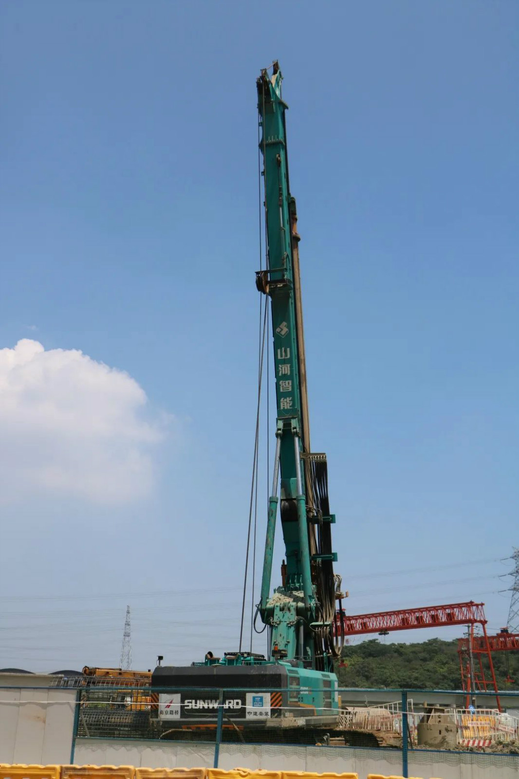 从业20多年的他，为何对江南游戏智能旋挖钻机情有独钟