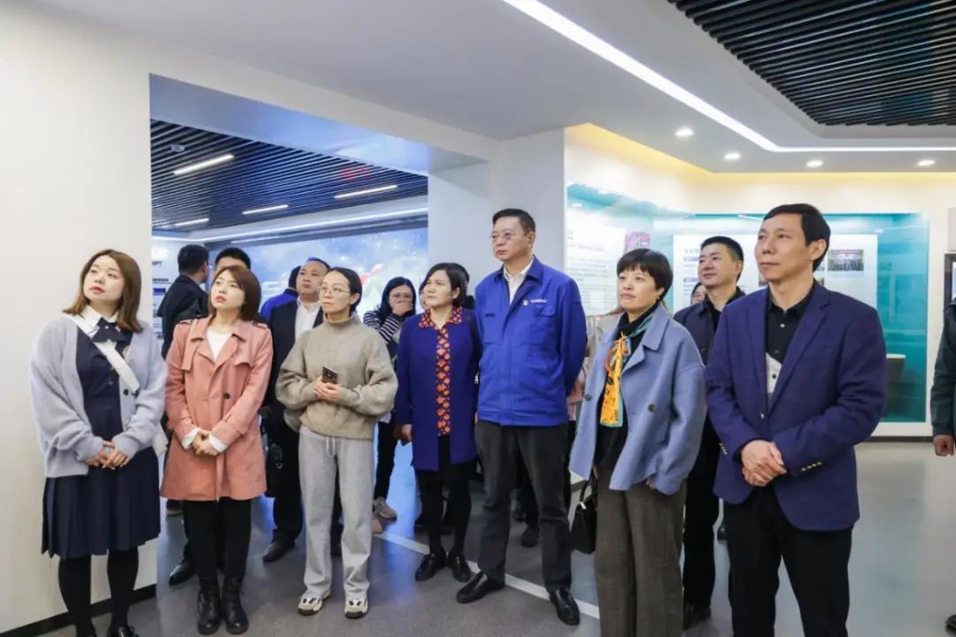 民主党派湖南省委机关青工委团队一行考察江南游戏智能