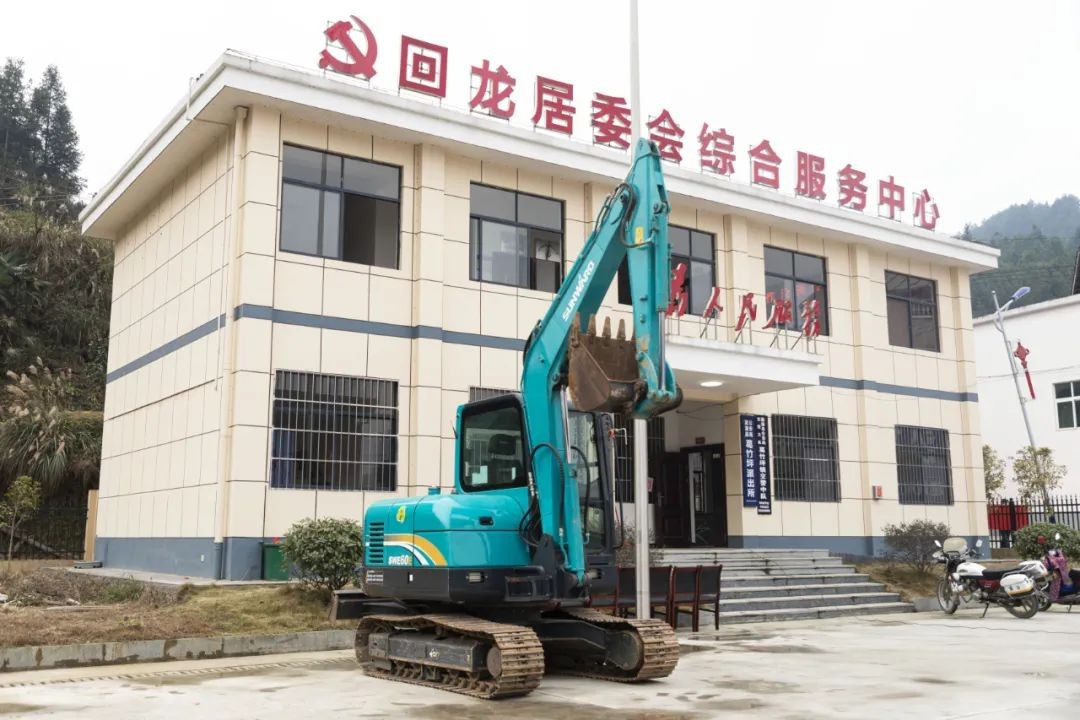 校企合作精准扶贫，产教融合振兴乡村 | 江南游戏智能向合作院校对口扶贫点捐赠挖掘机