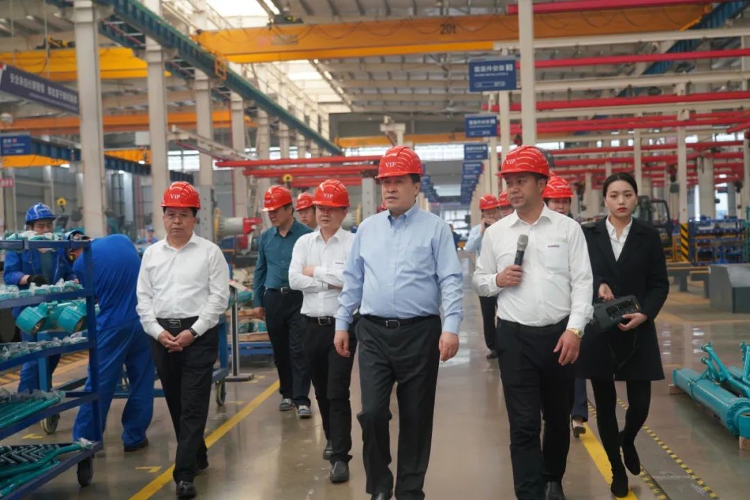 鄂尔多斯市委书记牛俊雁考察江南游戏智能