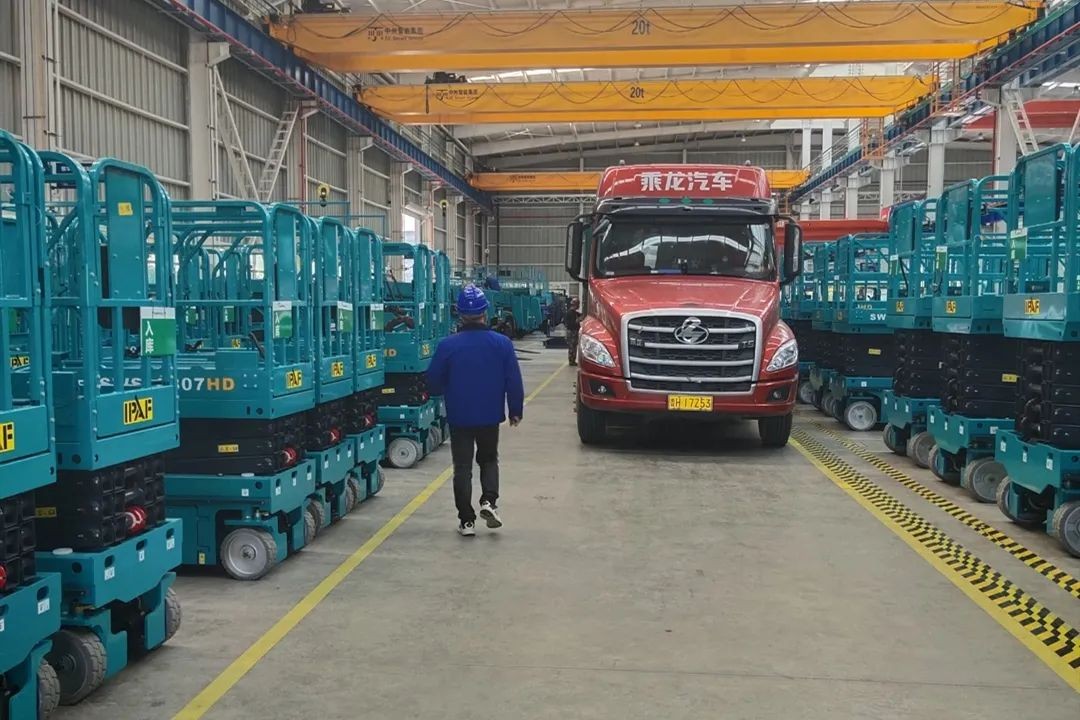 江南游戏智能高空车进入