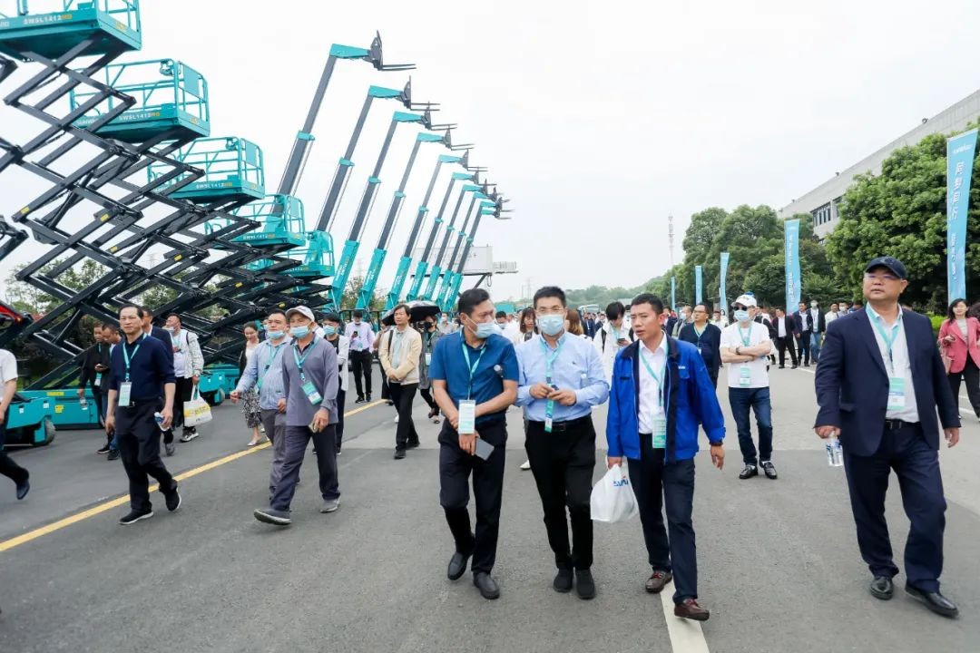 “爆品”出击！江南游戏智能客户交流会签约超8亿元