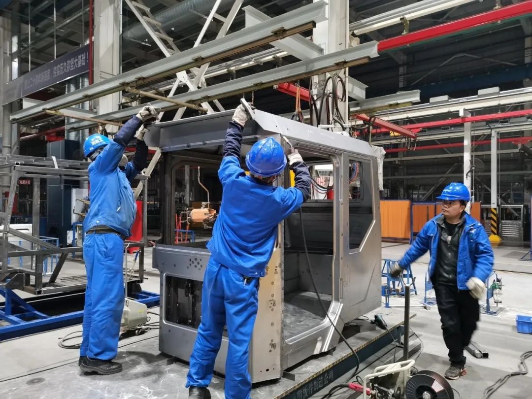 江南游戏智能SWK90矿卡驾驶室顺利发货，开发速度刷新纪录