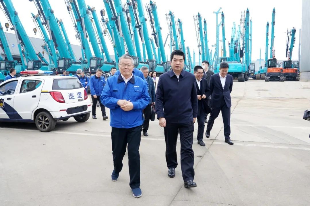 湘江集团党委书记张利刚率队考察江南游戏智能