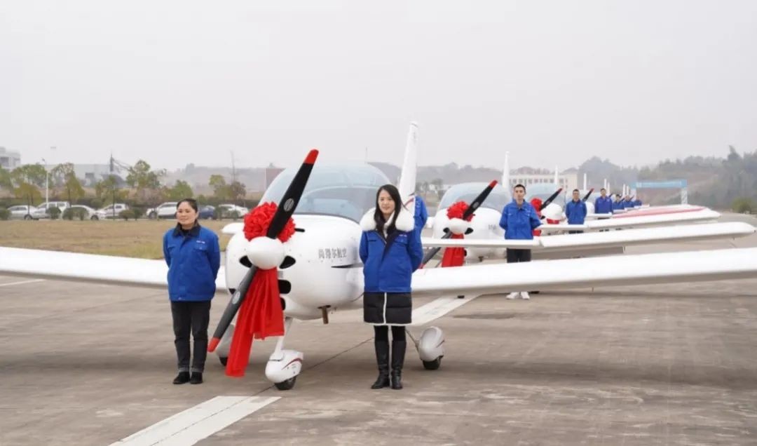 牛年开新局，江南游戏航空8架SA60L飞机集中下线、交付