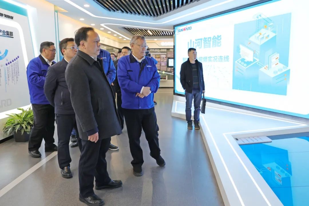 周农在江南游戏智能调研时强调：企业工会要大力培养劳模和工匠