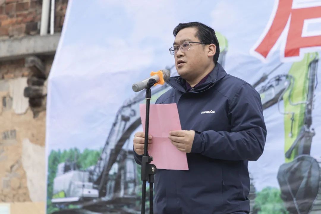 校企合作精准扶贫，产教融合振兴乡村 | 江南游戏智能向合作院校对口扶贫点捐赠挖掘机