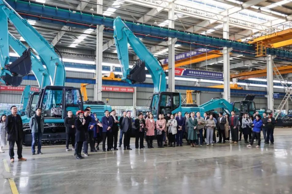 民主党派湖南省委机关青工委团队一行考察江南游戏智能