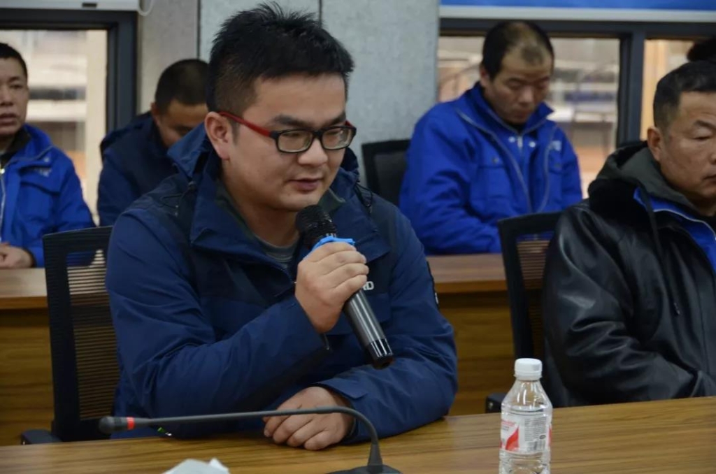 江南游戏智能召开春节困难职工座谈会