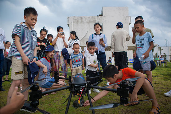这个夏天，亲子玩转江南游戏智能“三栖”装备