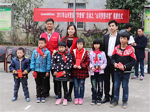 践行雷锋精神捐建“江南游戏梦图书馆”