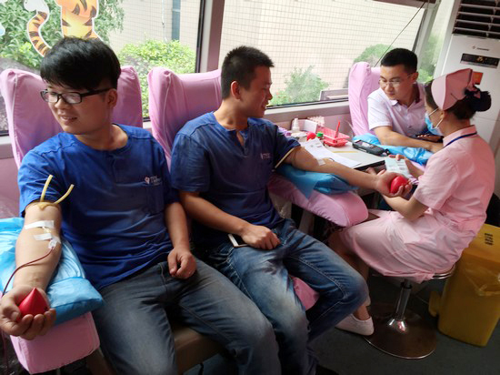 血液连接你我大爱感动星城——记江南游戏智能2016年夏季无偿献血活动