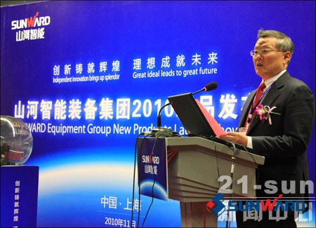 江南游戏智能董事长何清华致辞新品发布会启动仪式