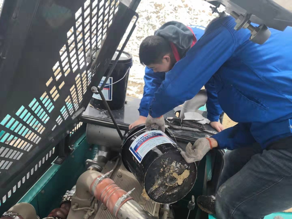 江南游戏智能470挖机成功挑战世界屋脊