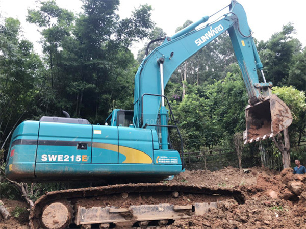 江南游戏智能SWE 215E挖掘机是他的左膀右臂！