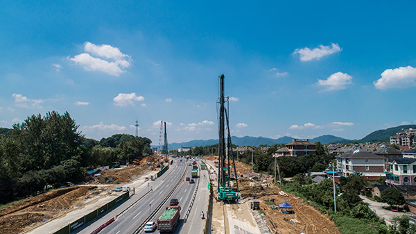 江南游戏智能挖掘机，一台顶几台！