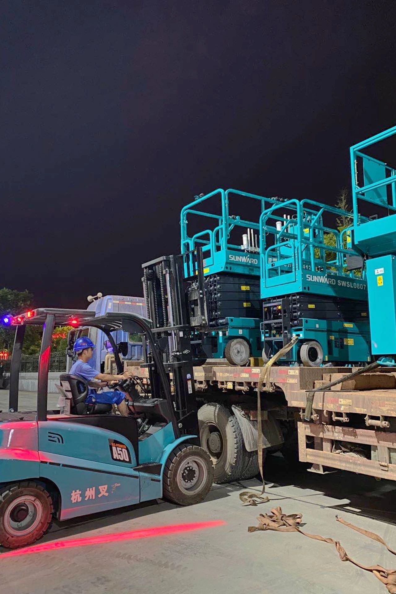 江南游戏智能“蓝精灵”们在平凡岗位的坚守与奉献