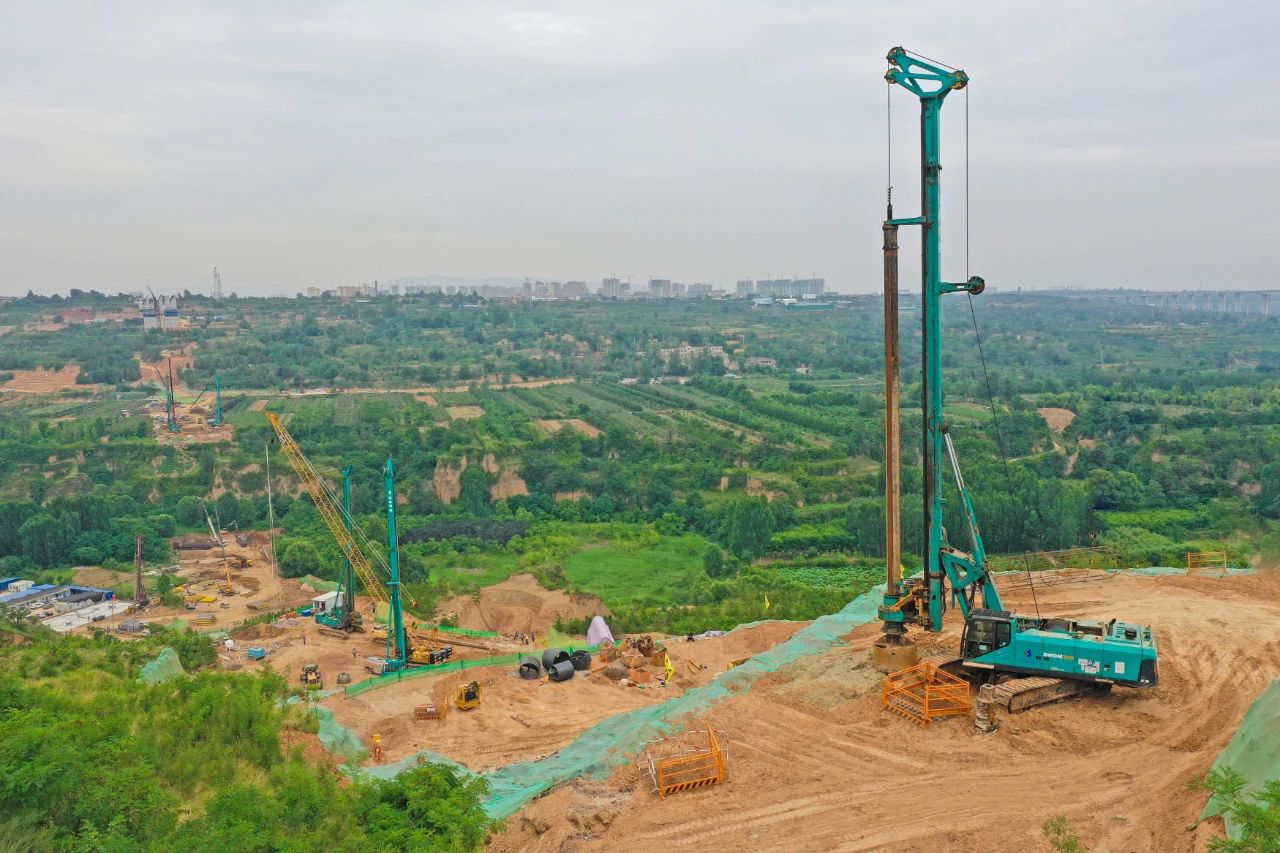 天堑施工，玉皇阁二号特大桥桩基主力军是江南游戏智能旋挖钻机 | 百年风华筑锦绣江南游戏（3）