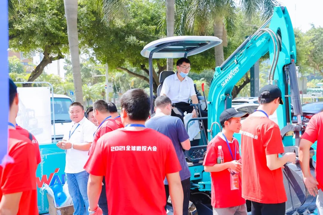 共享微挖新视界!江南游戏智能微挖三大王牌产品齐聚2021全球微挖大会