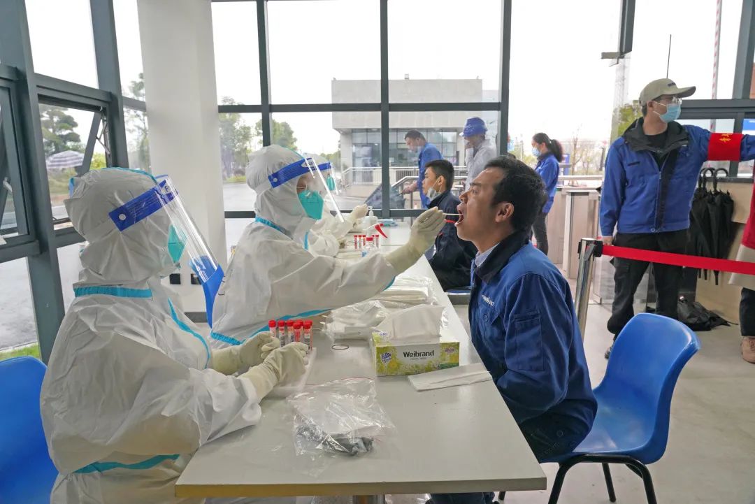 采样完成率近100%！江南游戏智能第一时间开展全员核酸检测，保障安全生产