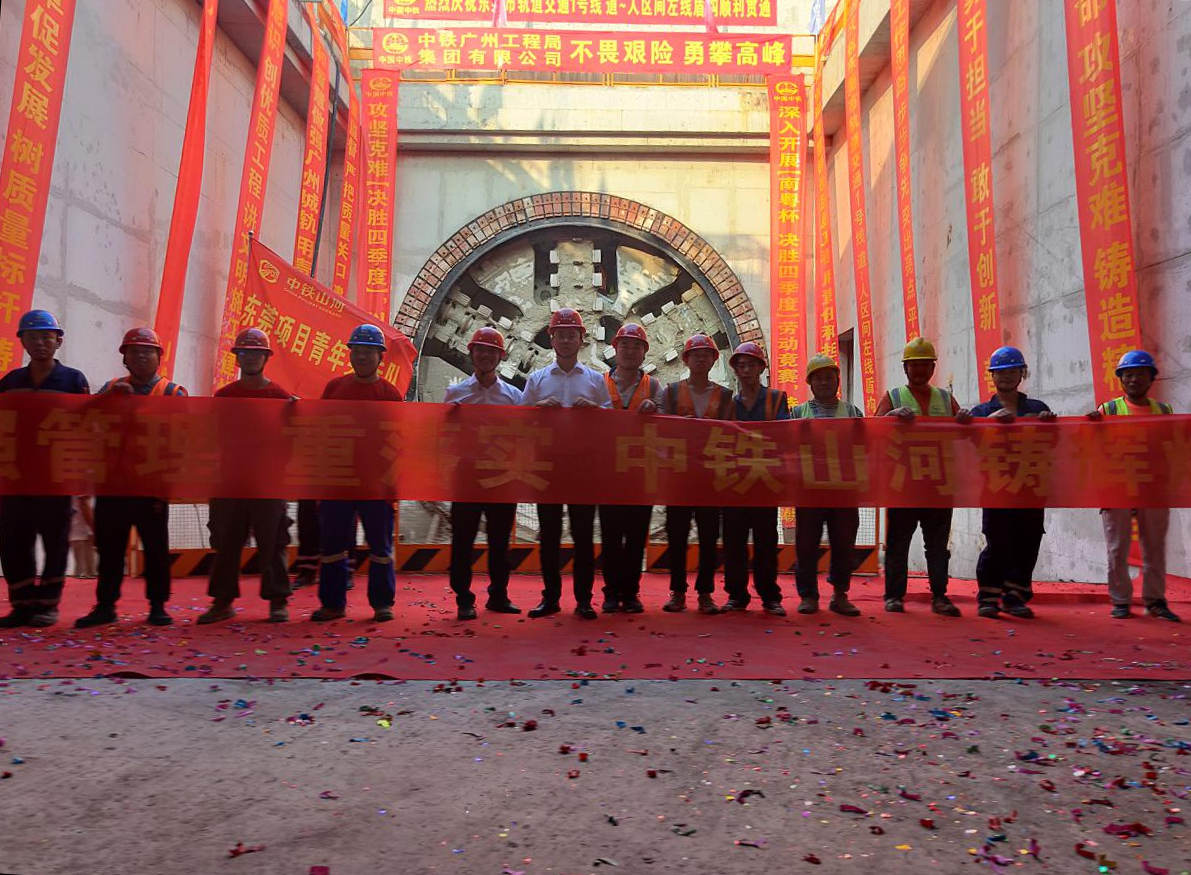 奋战58个昼夜!中铁江南游戏32号盾构机顺利贯穿东莞地铁一号线道人区间