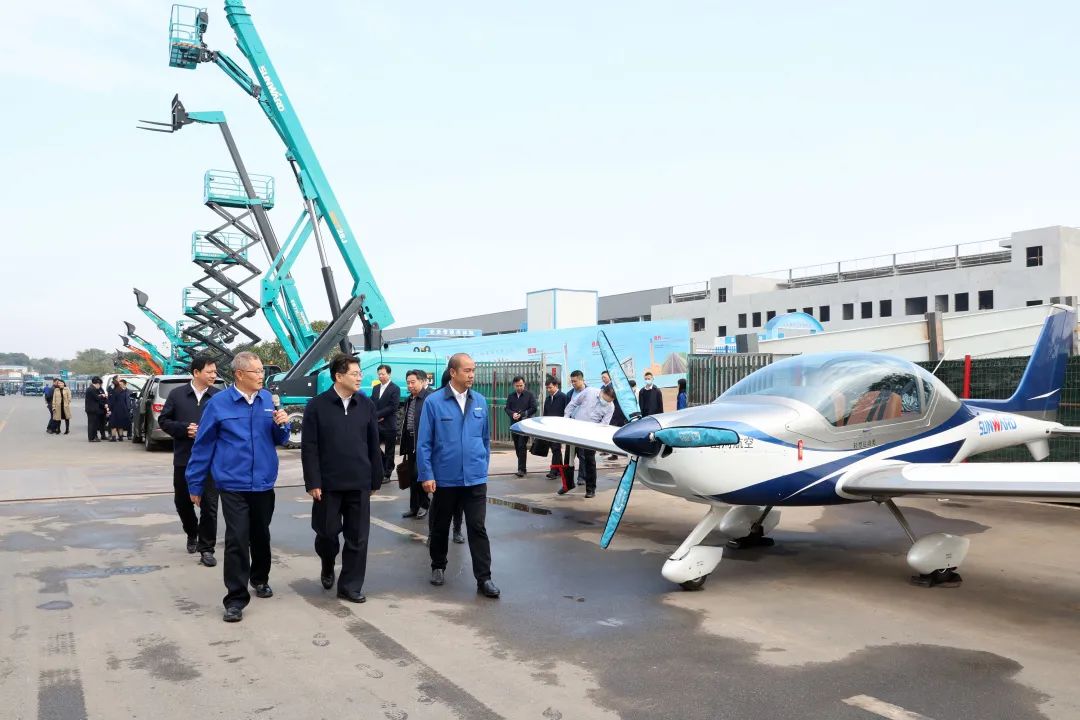 湖南省副省长隋忠诚调研江南游戏智能