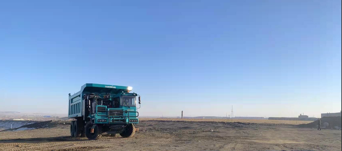 新能源，长续航！江南游戏智能首台LNG增程式宽体矿卡下线交付