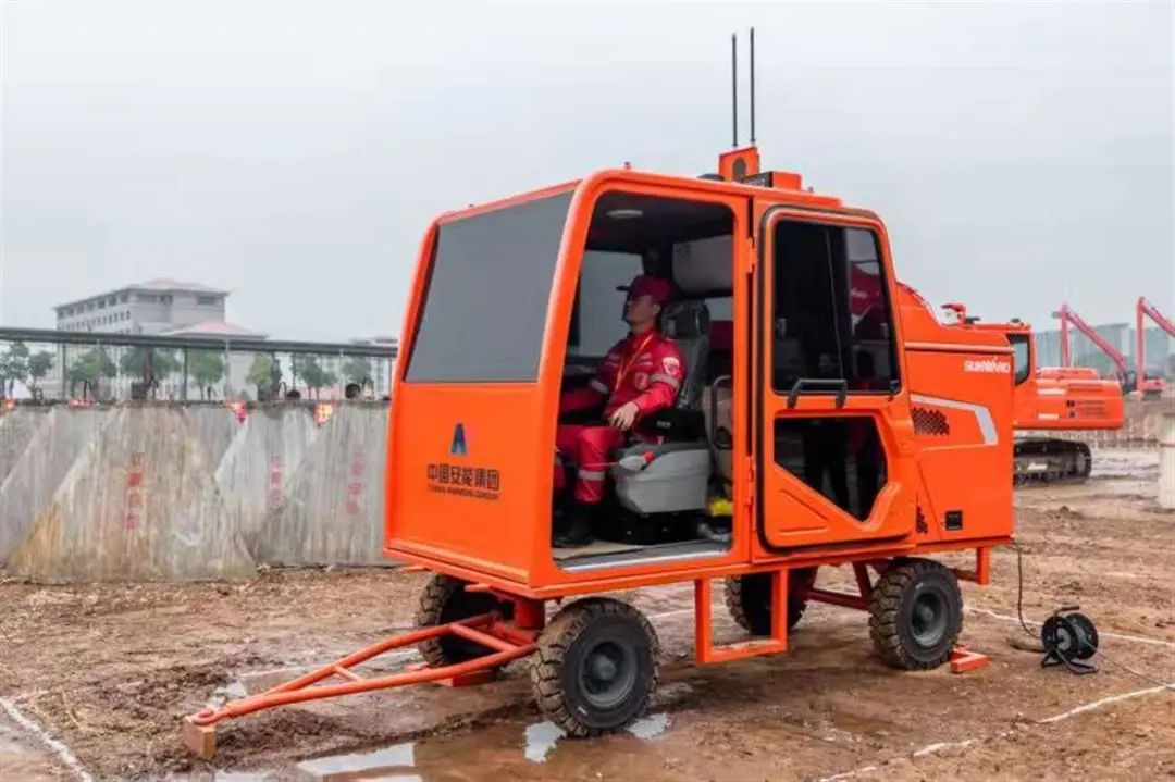 表现亮眼引关注!江南游戏智能5G远程遥控挖掘机现身湖北省自然灾害工程应急救援基地