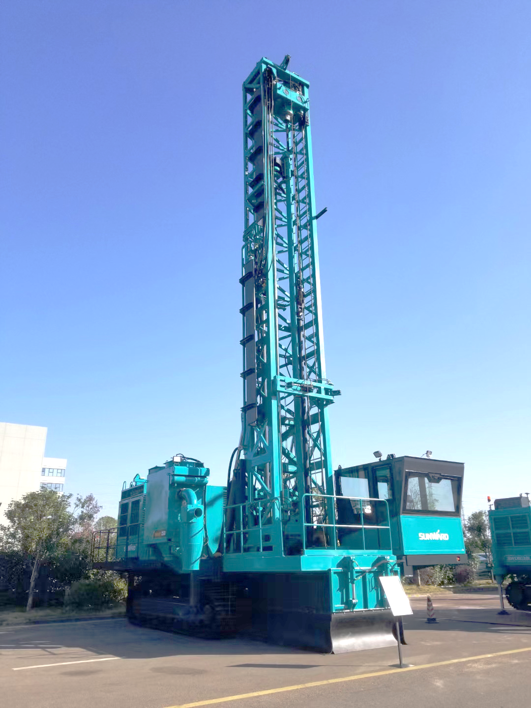 两种钻进模式+更大扭矩！江南游戏智能自主研制的全液压牙轮钻机下线