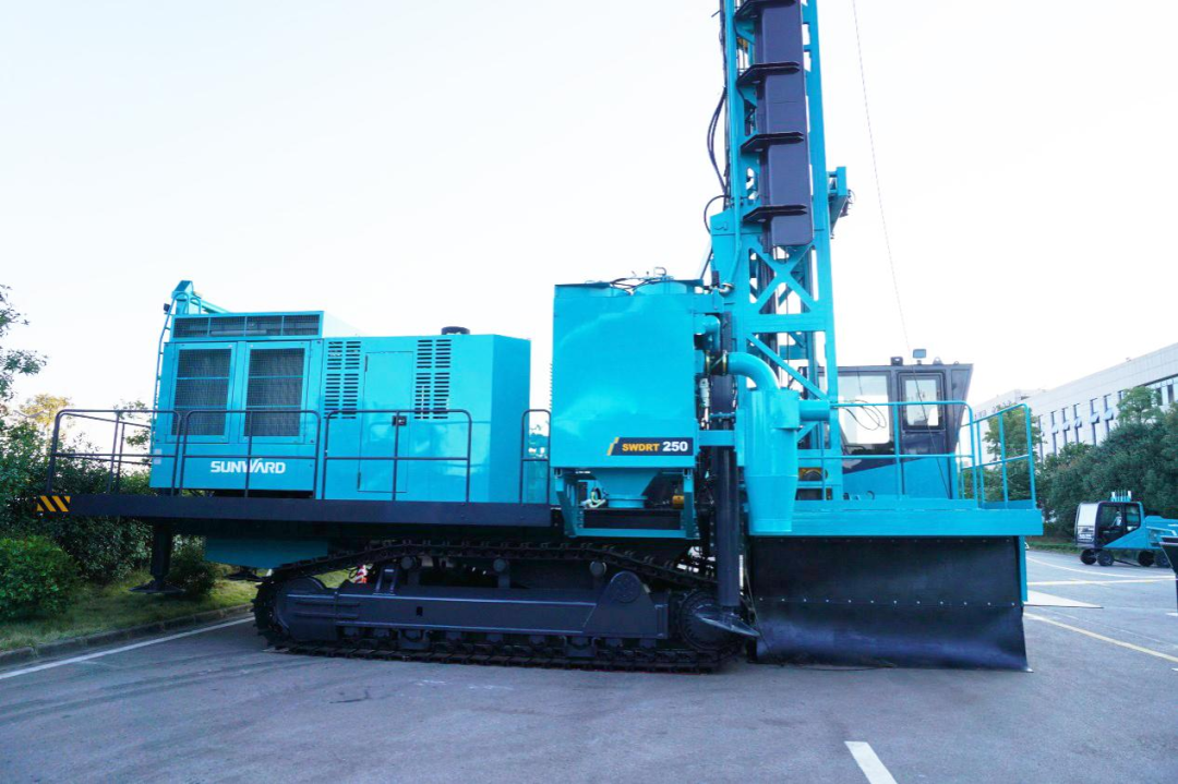 两种钻进模式+更大扭矩！江南游戏智能自主研制的全液压牙轮钻机下线