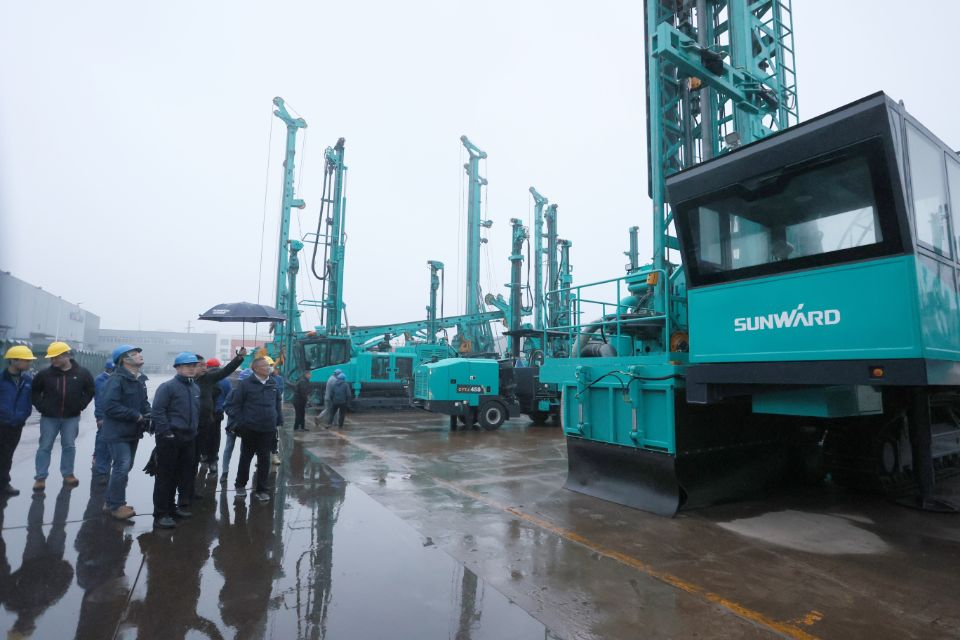 两种钻进模式+更大扭矩！江南游戏智能自主研制的全液压牙轮钻机下线