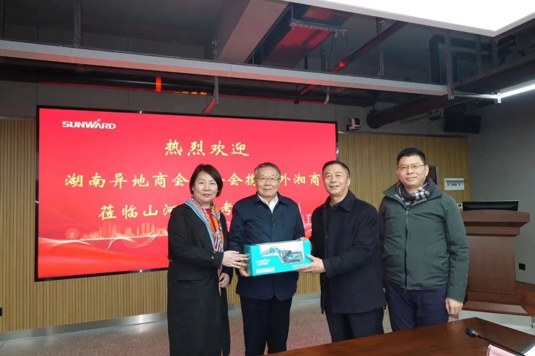 湖南异地商会联合会组织海外湘商来访江南游戏智能