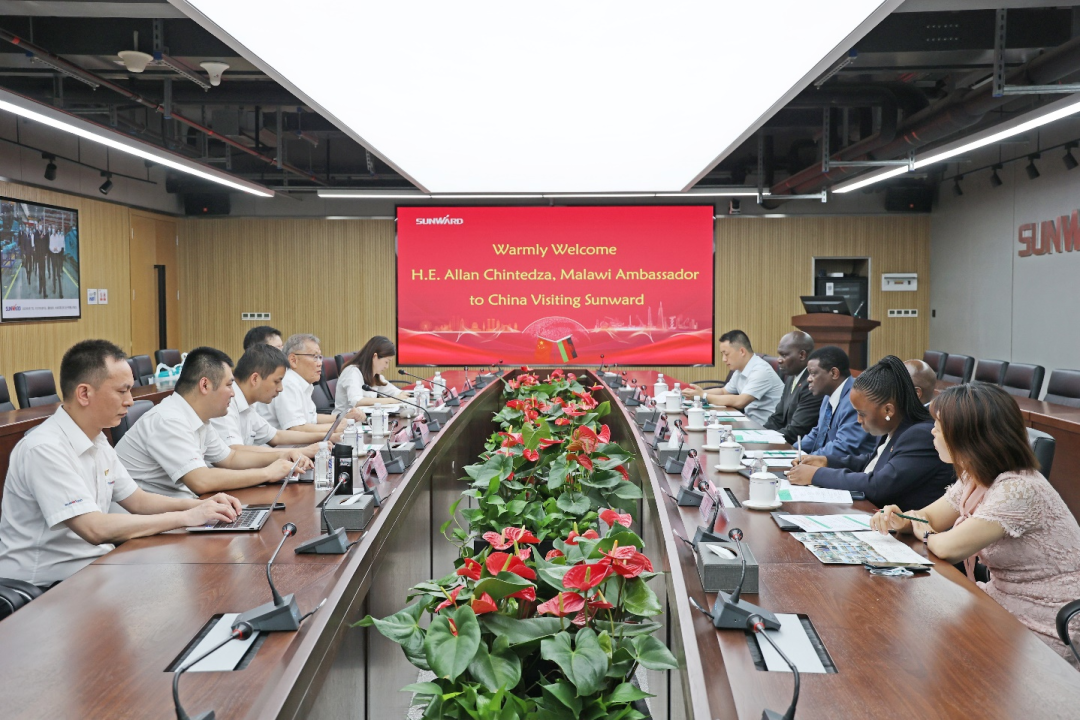 马拉维大使一行考察江南游戏智能