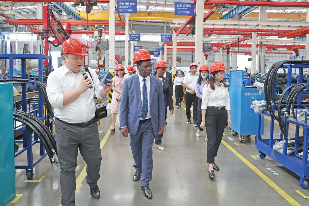 马拉维大使一行考察江南游戏智能