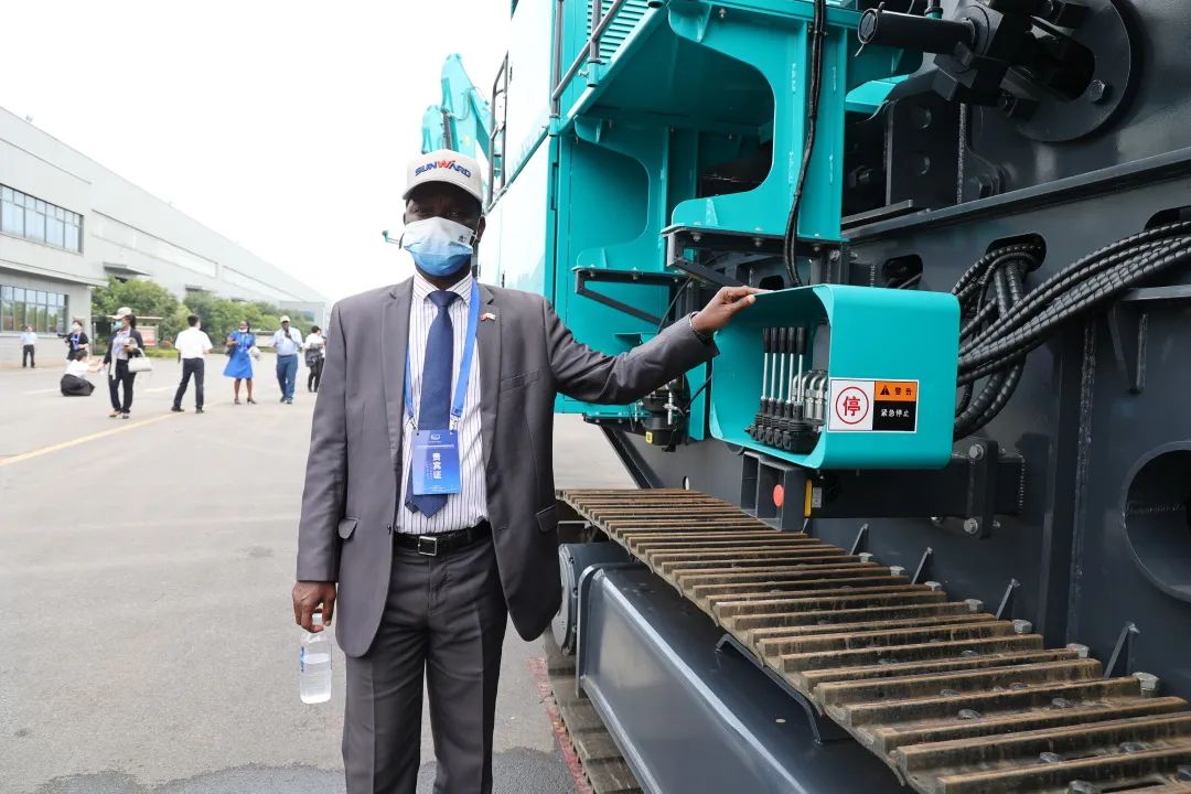 非洲驻华使节走访江南游戏智能