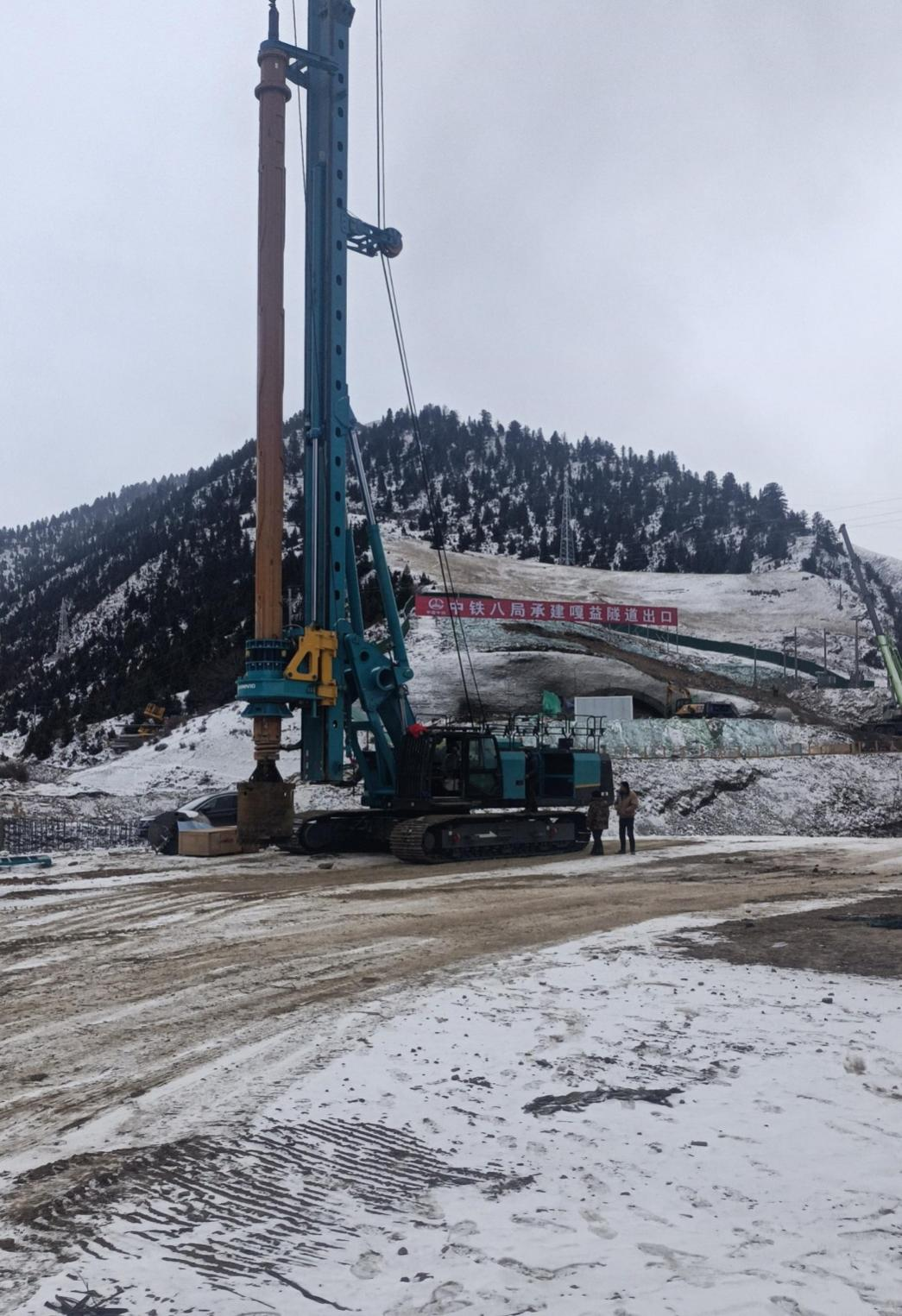 决战“世界之巅”！江南游戏智能旋挖钻机实力助建川藏铁路