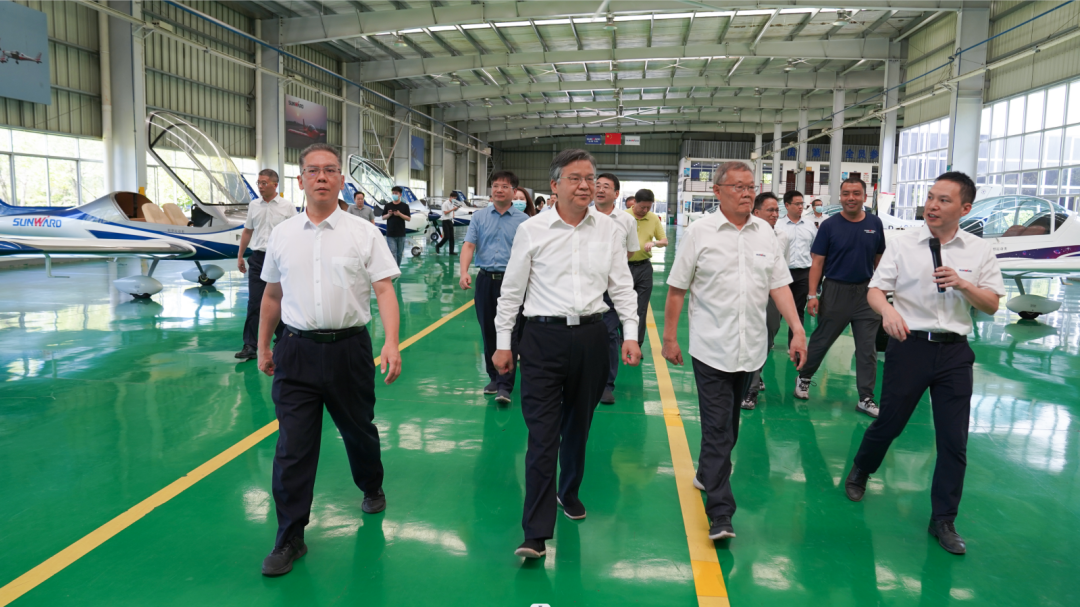 湖南省委常委、常务副省长李殿勋一行考察调研江南游戏科技