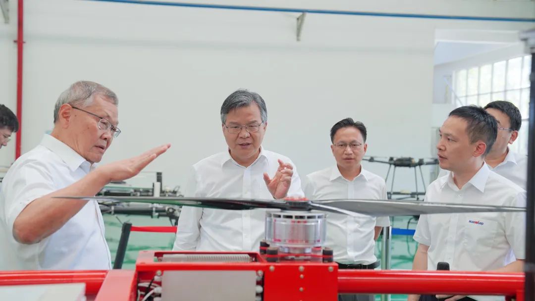 湖南省委常委、常务副省长李殿勋一行考察调研江南游戏科技