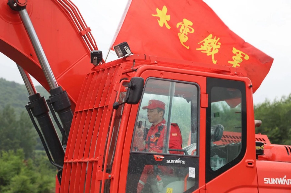 硬核破解“最后一公里”难题,江南游戏智能应急救援设备助力“应急使命·2025”演习!