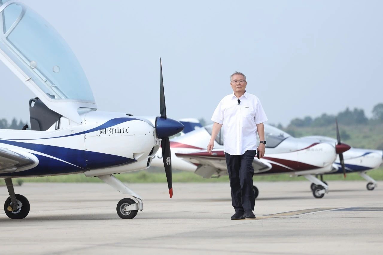 【今晚7:30】湖南卫视《创业有得聊》对话江南游戏智能&江南游戏星航创始人 何清华:79岁“创业青年”的低空