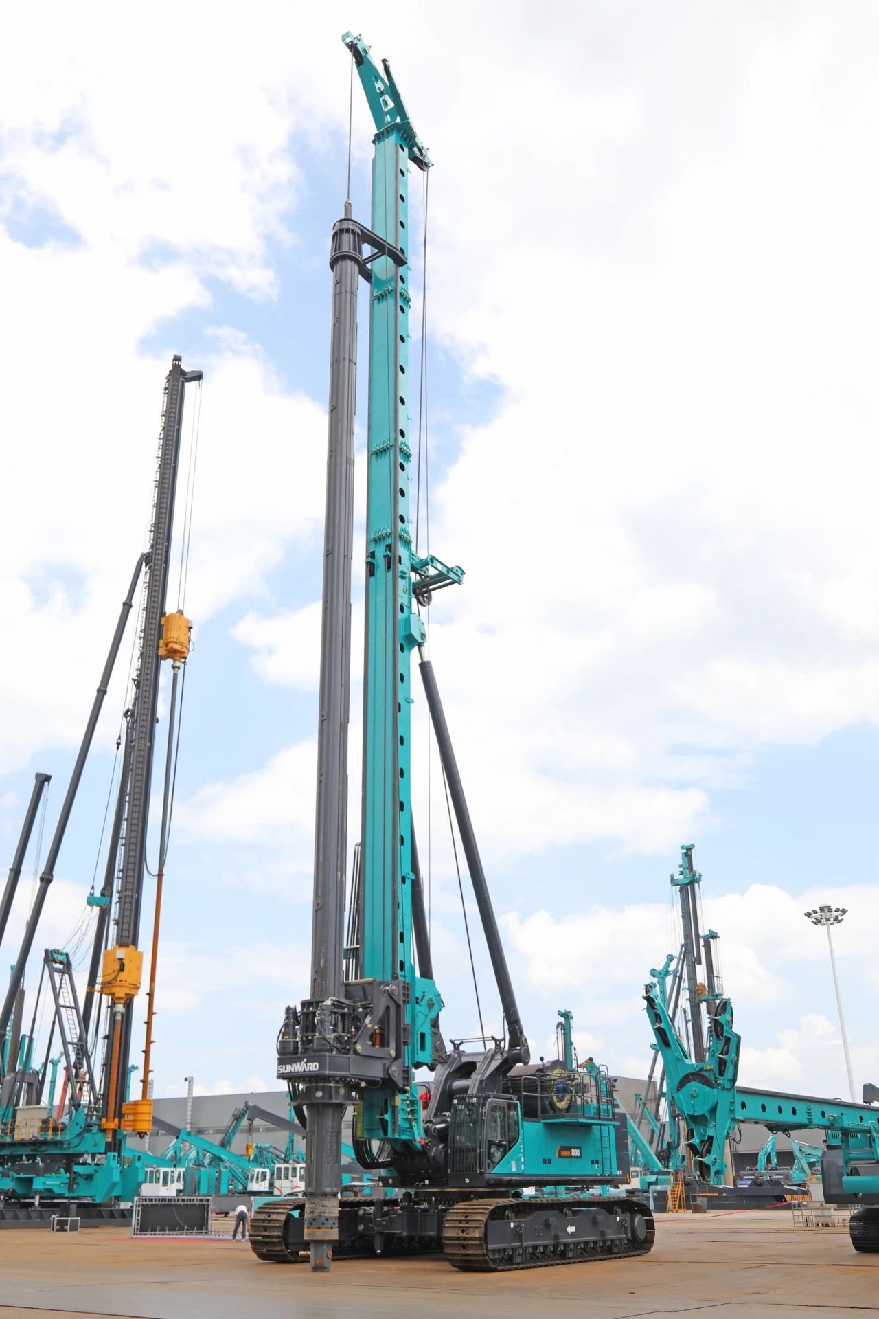 “破纪录王者”再出征！江南游戏智能SWDM800旋挖钻机成功交机