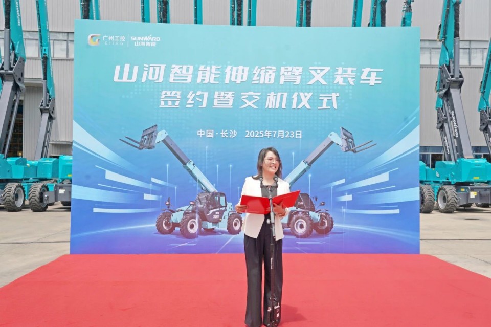 江南游戏智能伸缩臂叉装车批量交付，即将奔赴新一线